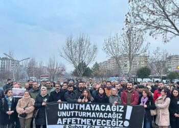 Amed’de deprem anması: Yaralarımızı hep birlikte sarmaya devam edeceğiz