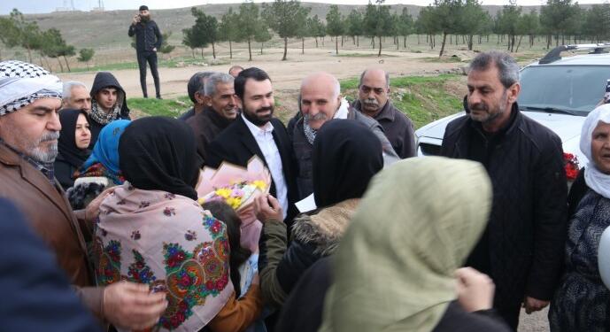 32 yıllık tutsak cezaevi önünde güvercinlerle karşılandı