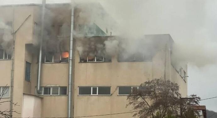 Beykoz’da karton fabrikasında yangın