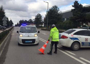 Gebze’de fabrika basan bir kişi işçileri rehin aldı