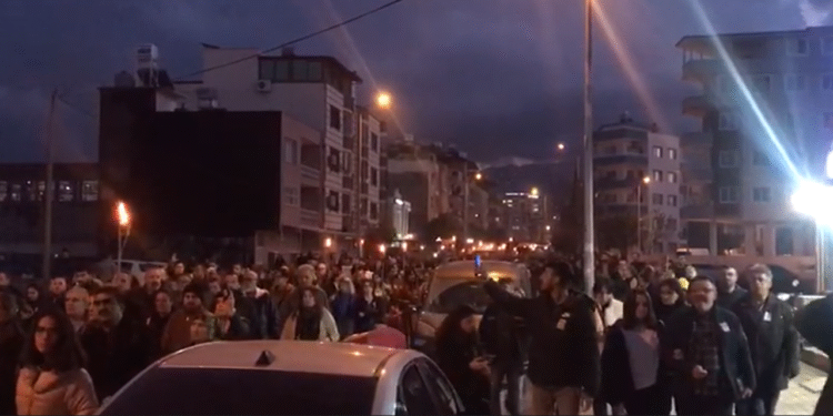 Depremin yıldönümünde sessiz yürüyüş: Hatay halkından intikam alındı