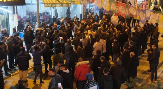 îdirlilar Güneş ve Kartal’a dair kararı halayla kutladı