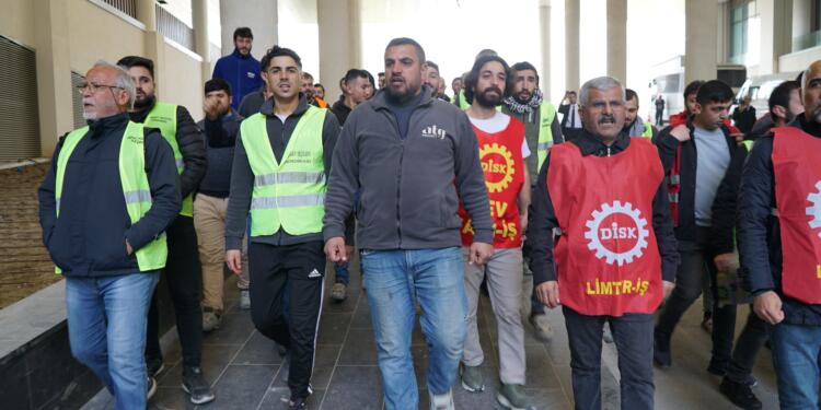 Sendikalılardan ‘ev hapsi’ kararına karşı yürüyüş