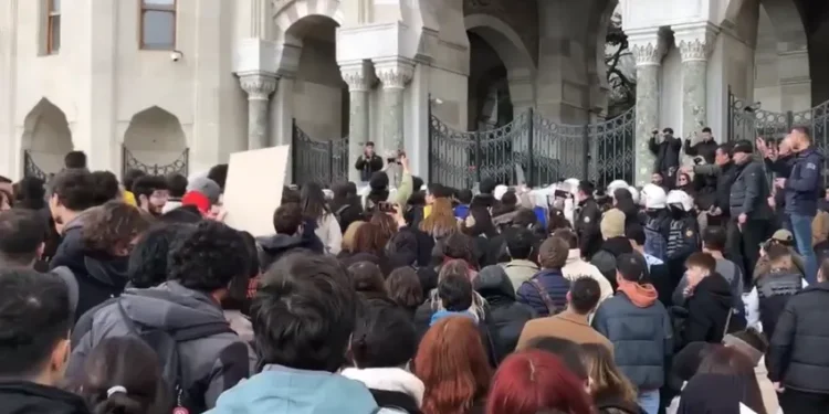 İstanbul Üniversitesi öğrencilerinin eylemine polis engeli
