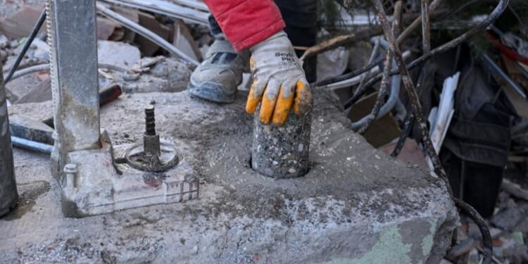 Uzmanlar araştırdı: Deprem bölgesinde kolondan tencere çıktı