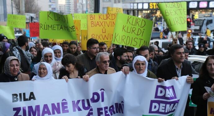 Wan’da kitlesel anadil yürüyüşü