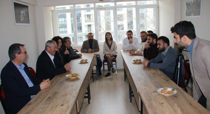 DEM Parti İzmir adayları İHD ve ÖHD’yi ziyaret etti