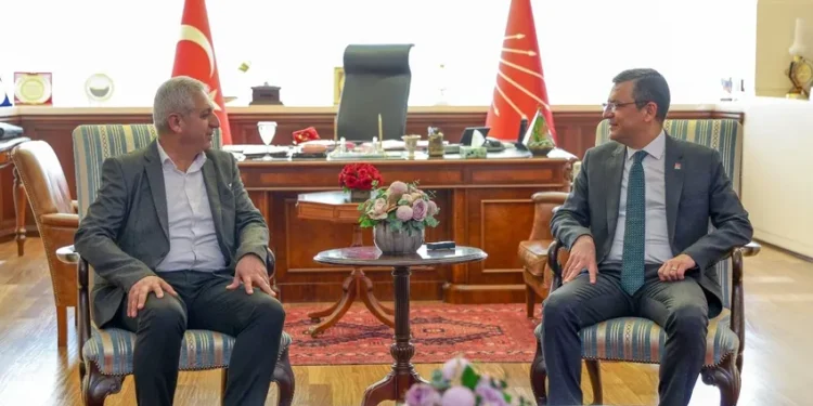 CHP lideri Özgür Özel ile EMEP Genel Başkanı Seyit Aslan görüştü