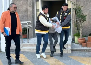 Üşümesin diye aracına aldığı taksiciyi vuran zanlı tutuklandı