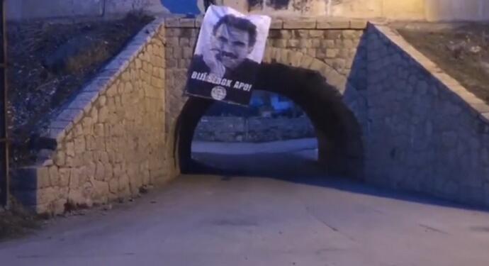Wan’da Abdullah Öcalan’ın posteri köprüye asıldı