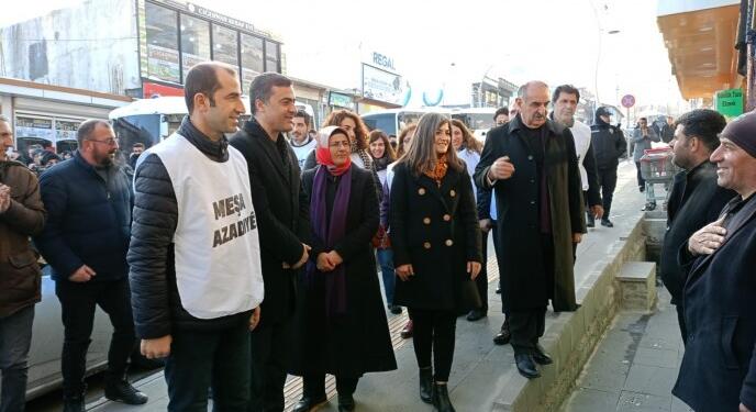 Özgürlük Yürüyüşçüleri Elbak’ta esnafı ziyaret etti