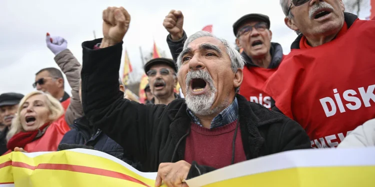 Emekliler seçim öncesi sokağa çıkacak