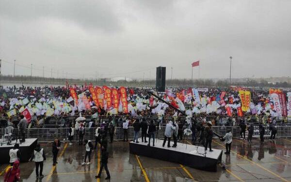 ‘Modern Dehaklara’ karşı İstanbul’da Newroz alanına!