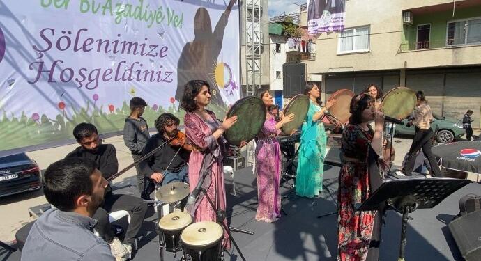 Adana’da sanatçılara sahne engellemesi