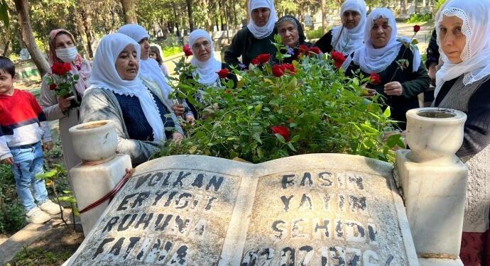 Gazeteci Volkan Eryiğit mezarı başında anıldı