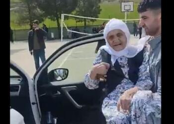 94 yaşında sandık başına gitti