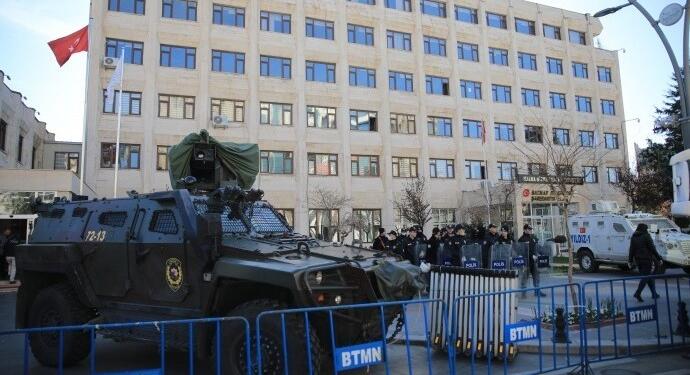 Taşınmazları ya kiraya veriyorlar ya satıyorlar: Kayyım bu kez eski kadın merkezini kiraya verdi