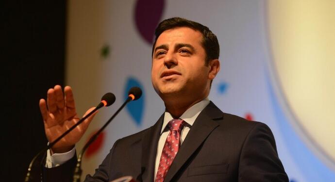 Demirtaş’a yönelik ayakkabı çıkartma dayatmasından vazgeçildi