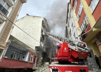 Esenyurt’ta 5 katlı binada yangın çıktı