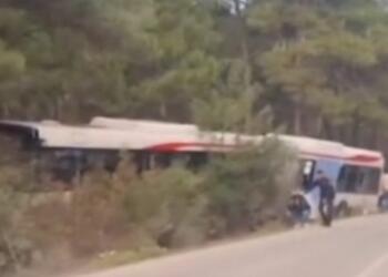 TIR ESHOT otobüsüne çarptı: 1 ölü, 3 yaralı