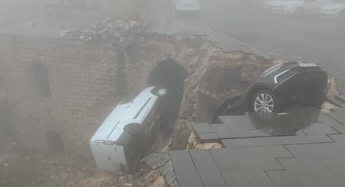 Mêrdîn’de istinat duvarı çöktü