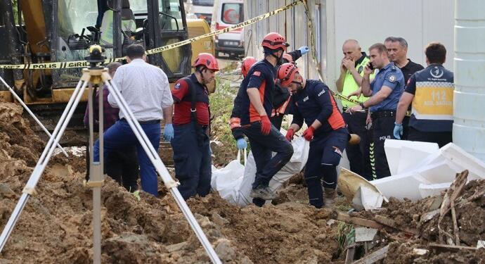 Altyapı çalışmasında göçük: 3 işçi yaşamını yitirdi