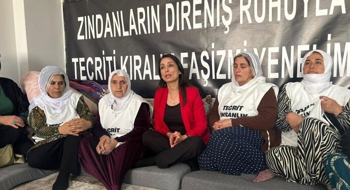‘İktidar barış çağrılarına savaş zirveleri ile yanıt veriyor’