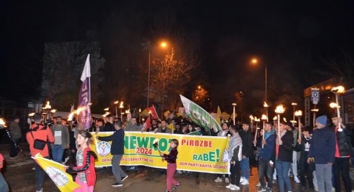 Semsûr’de meşaleli Newroz yürüyüşü