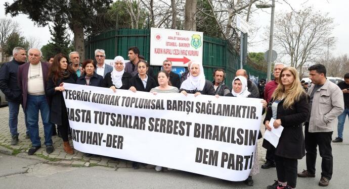 Cezaevi önünde açıklama yapan 20 kişi gözaltına alındı