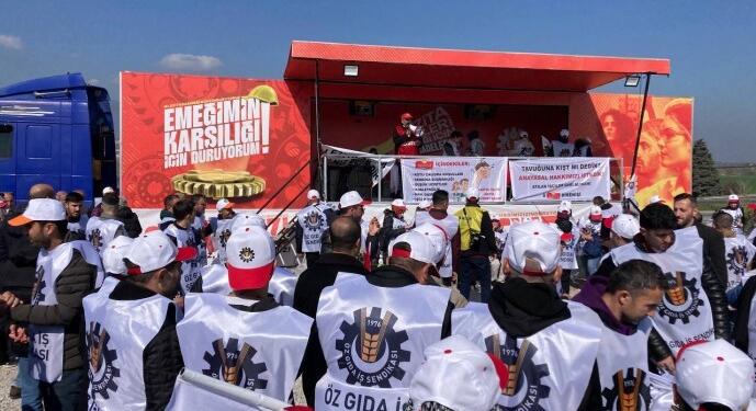 Toplu iş sözleşmesinden sonuç alamayan Lezita işçileri greve çıktı