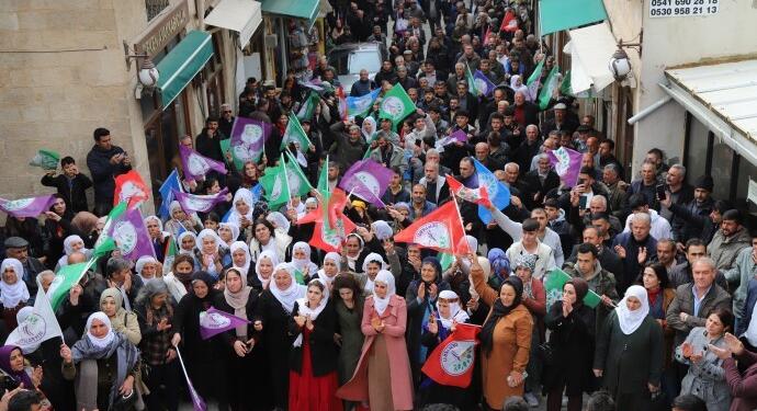 Hatimoğulları Mêrdîn’de: Firavunlar gidecek, demokrasi gelecek