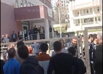 Yurttaşlar AKP’li adayı protesto etti: Dikkat hırsız var
