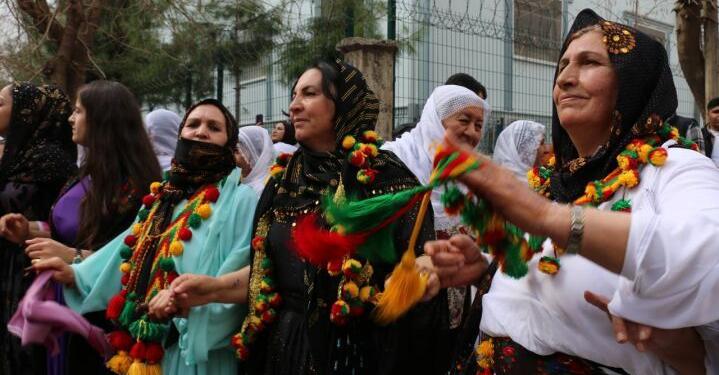 8 Mart | Kurdistan kentlerinde kadınlar alanları doldurdu: Dem DEM’a Azadiya Jinêye