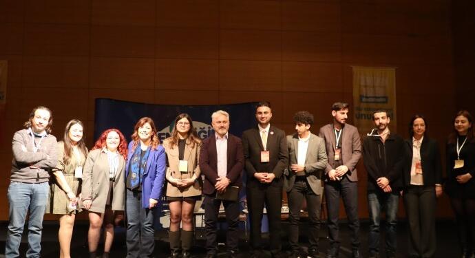 Kent kent seçim çalışması: Beştaş ve Çepni, Beşiktaş’ta gençlerle bir araya geldi