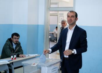 Uçar ve Bayındır oy kullandı: Bir oy ile çok şey değişir