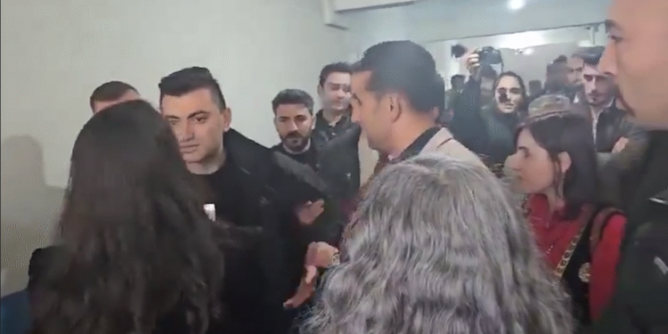 Taşımalı seçmeni ifşa eden vekilin üzerine polis yürüdü