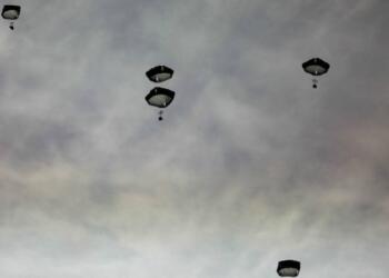 İsrail saldırıları sürerken ABD’den Gazze’ye havadan yardım