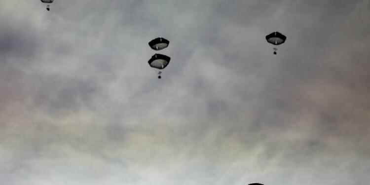 İsrail saldırıları sürerken ABD’den Gazze’ye havadan yardım