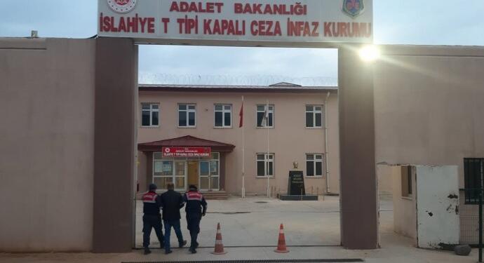 Diyarbakır ve İslahiye cezaevlerinde koğuşlara baskın
