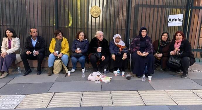 Şenyaşar’a Barış Anneleri ve İHD’den destek