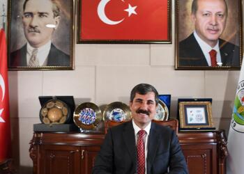 Belediyeyi borç batağına soktu; yeniden aday gösterildi