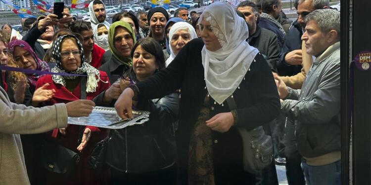 DEM Parti çalışmalarında 8 Mart çoşkusu