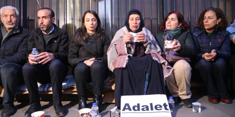 Şenyaşar ailesini ziyaret eden Hatimoğulları: Talepleri bizim talebimizdir