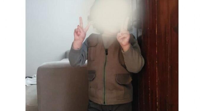 Ulusal kıyafetli 3 yaşındaki çocuk polis şiddetine maruz kaldı