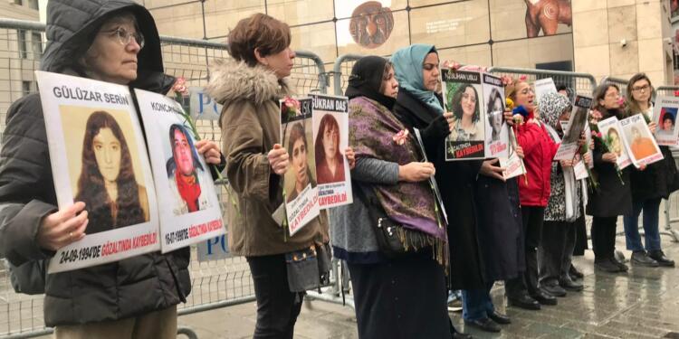 Cumartesi Anneleri gözaltında kaybedilen kadınların akıbetini sordu