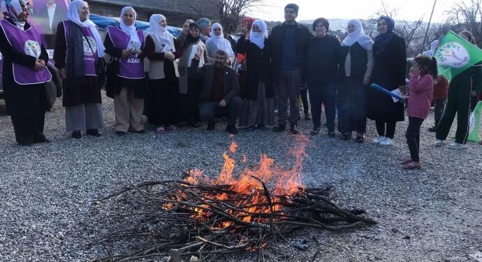 Farqîn’de ilk Newroz ateşi yakıldı