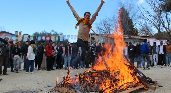 Gökçeada’da 10 yıl sonra Newroz ateşi yakıldı