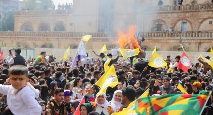 Newroz kutlamaları sürüyor: Kurdistan’ı tanımayanlar Newroz alanlarına baksın