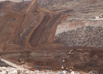 İktidar toprak altında işçiler varken sansür peşine düşmüş