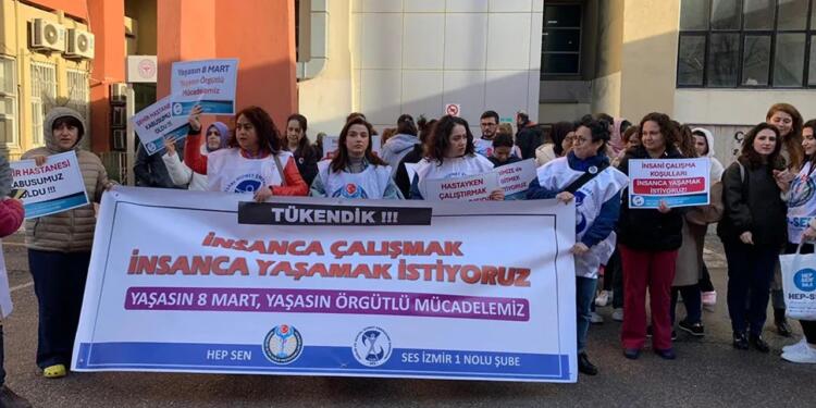 Sağlıkçılar ağır çalışma koşullarını protesto etti